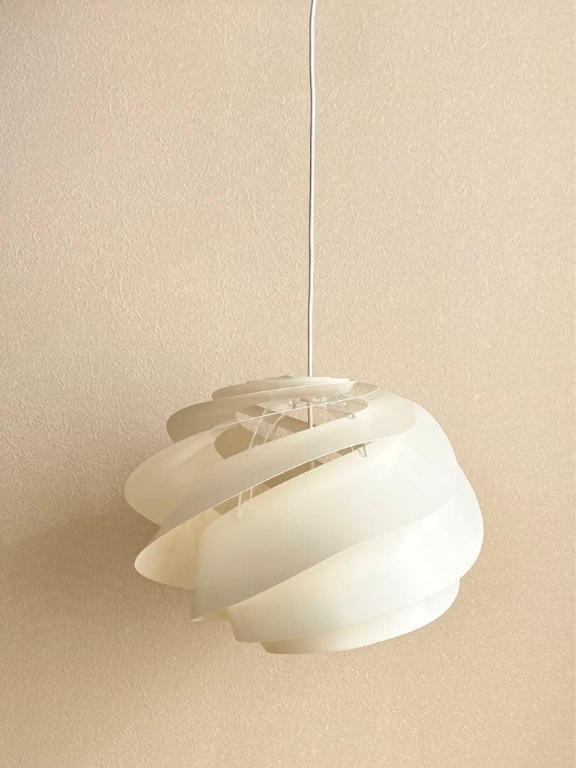 青 LE KLINT SWIRL3 WHITE ペンダントライト 廃盤商品